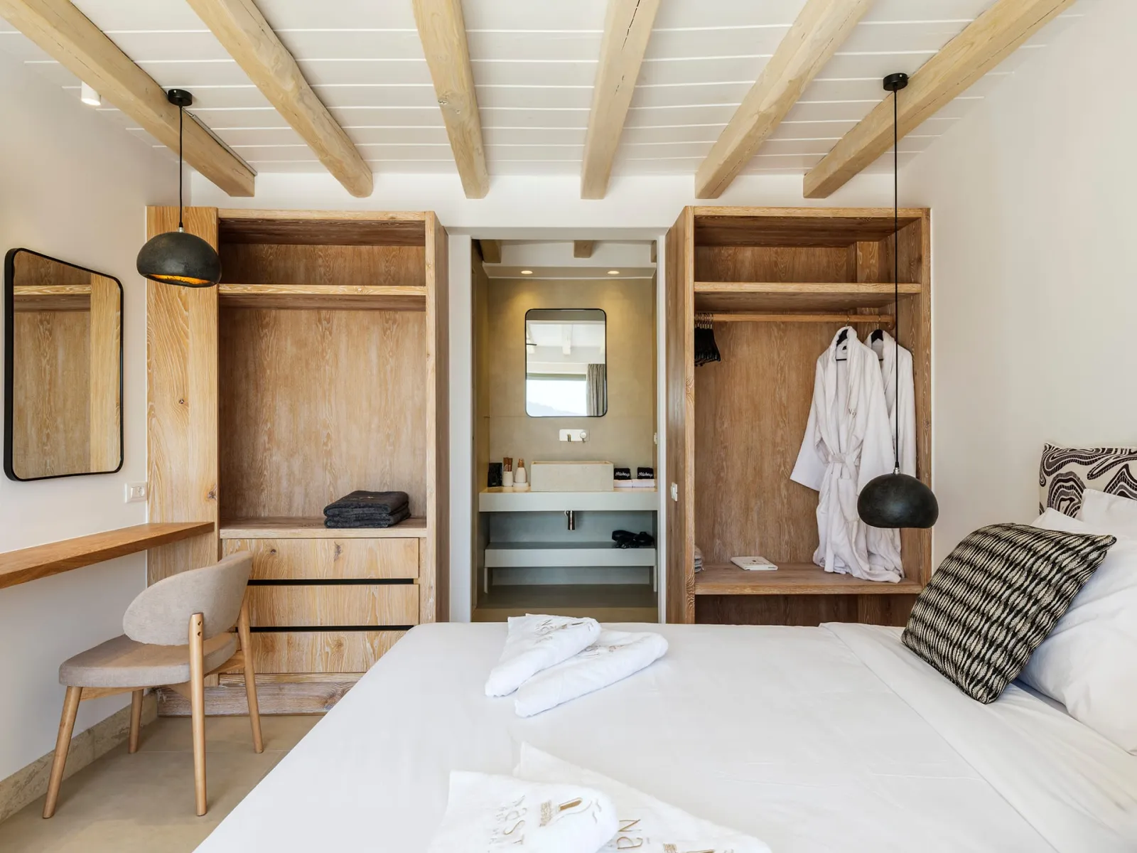 Deluxe Two-bedroom Suite with heated Pool &amp; Hydromassage
