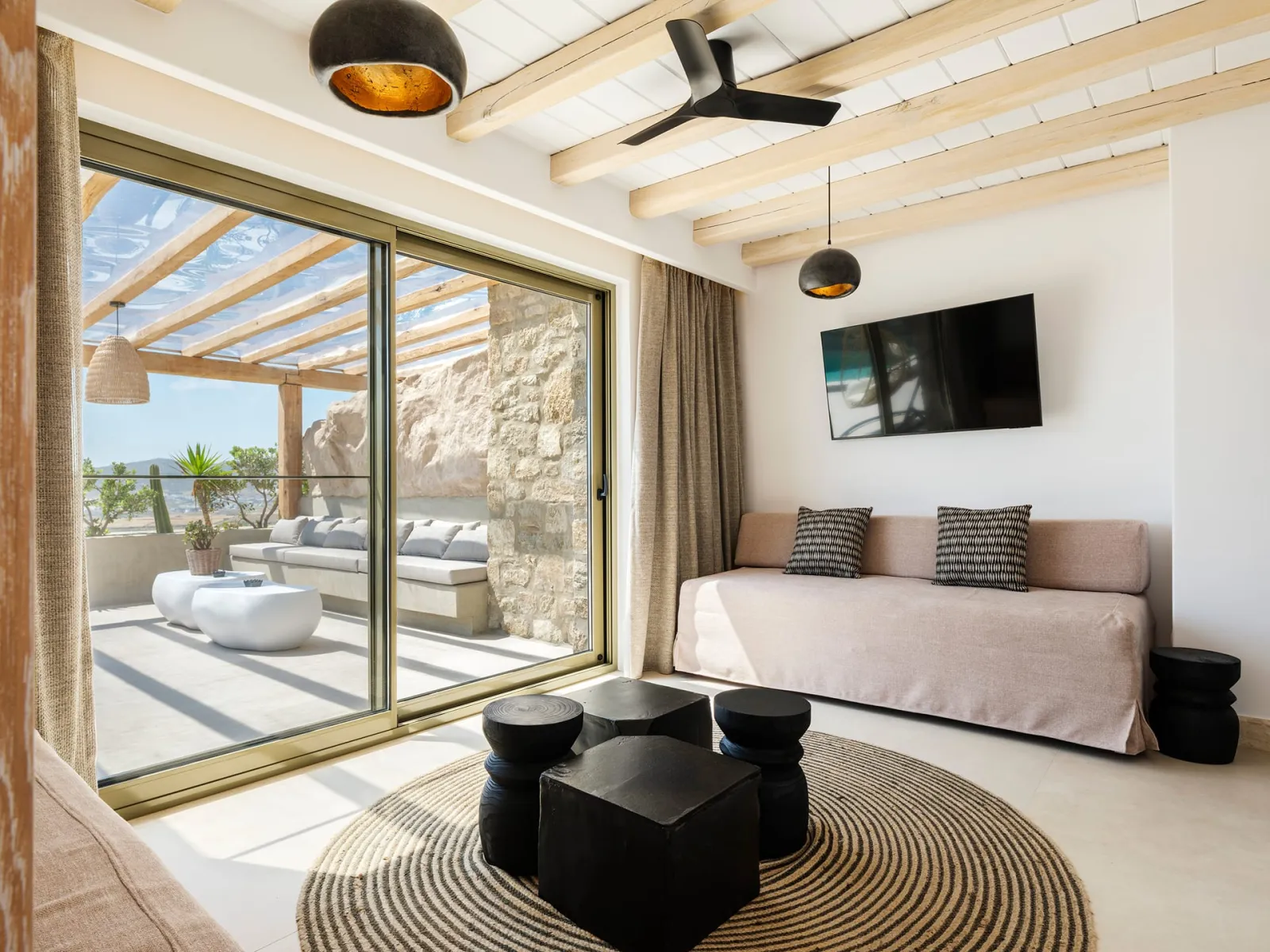 Deluxe Two-bedroom Suite with heated Pool &amp; Hydromassage