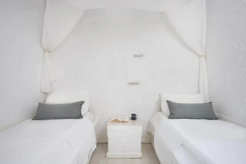 1-Bedroom family room with twin beds & balcony