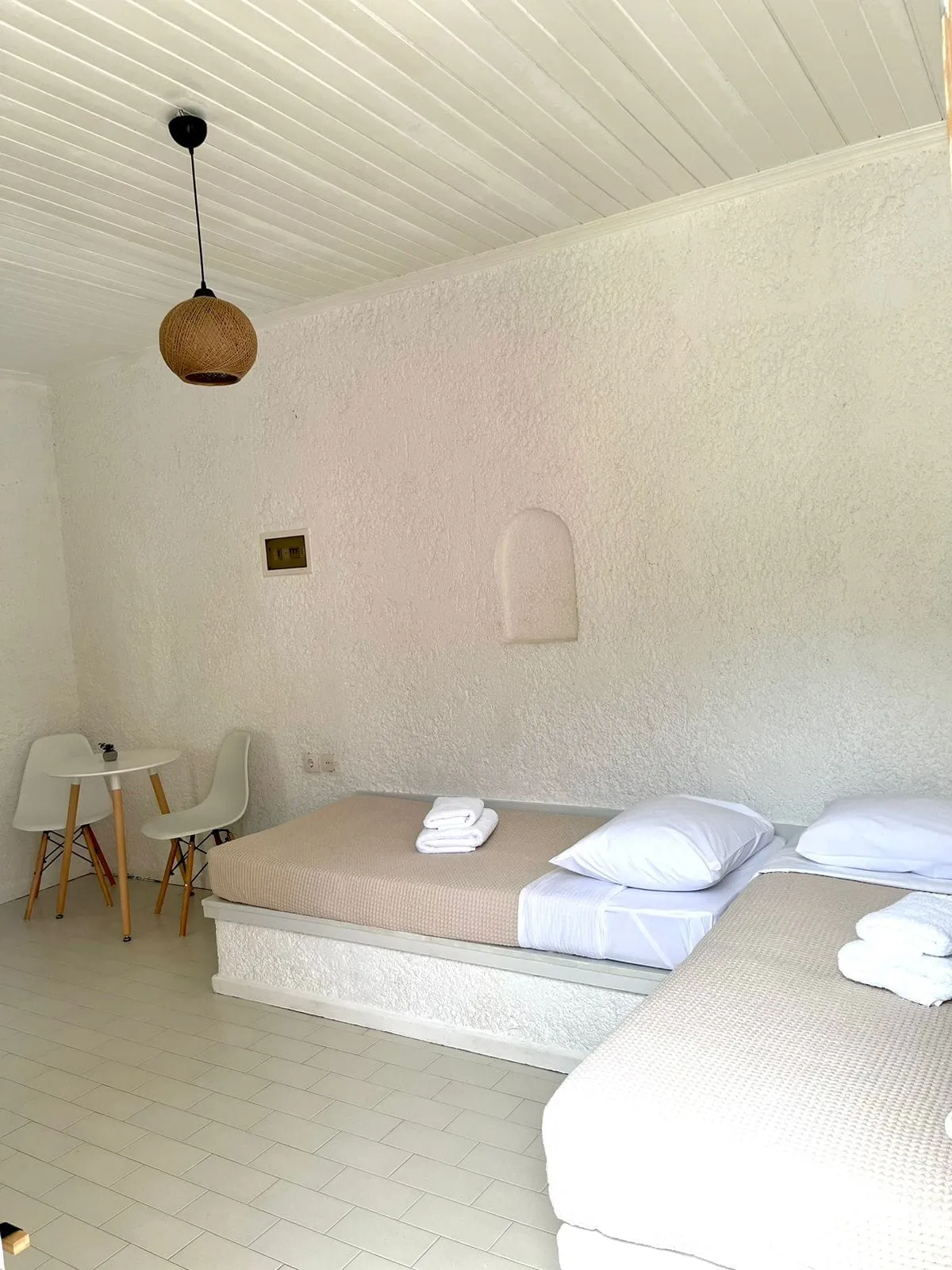 1-Bedroom family room with twin beds - no balcony