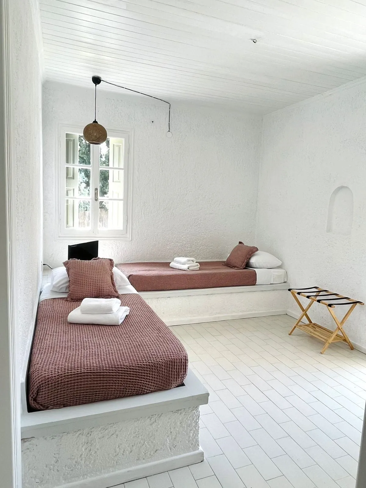 1-Bedroom family room with twin beds - no balcony