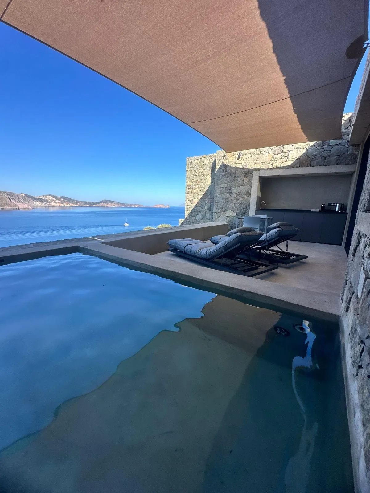 Echoes Exclusive Pool Suite