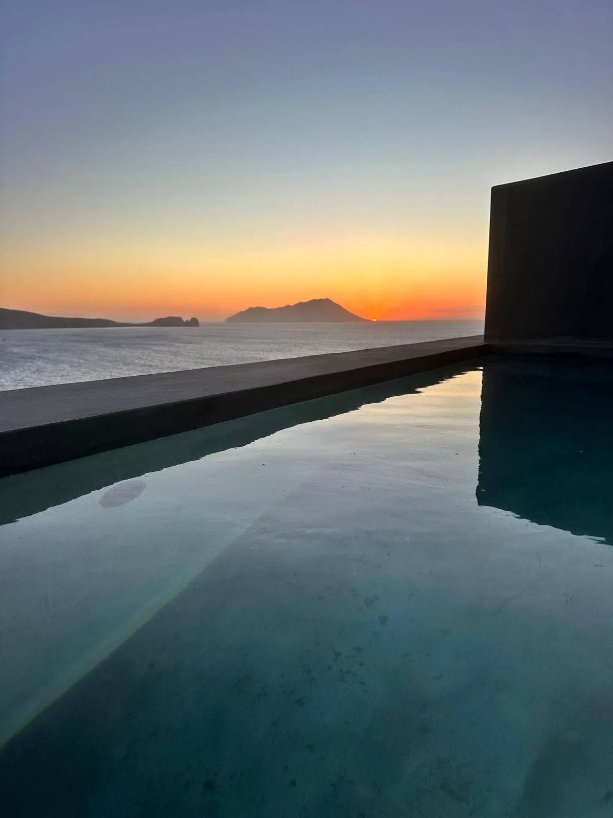 Echoes Exclusive Pool Suite