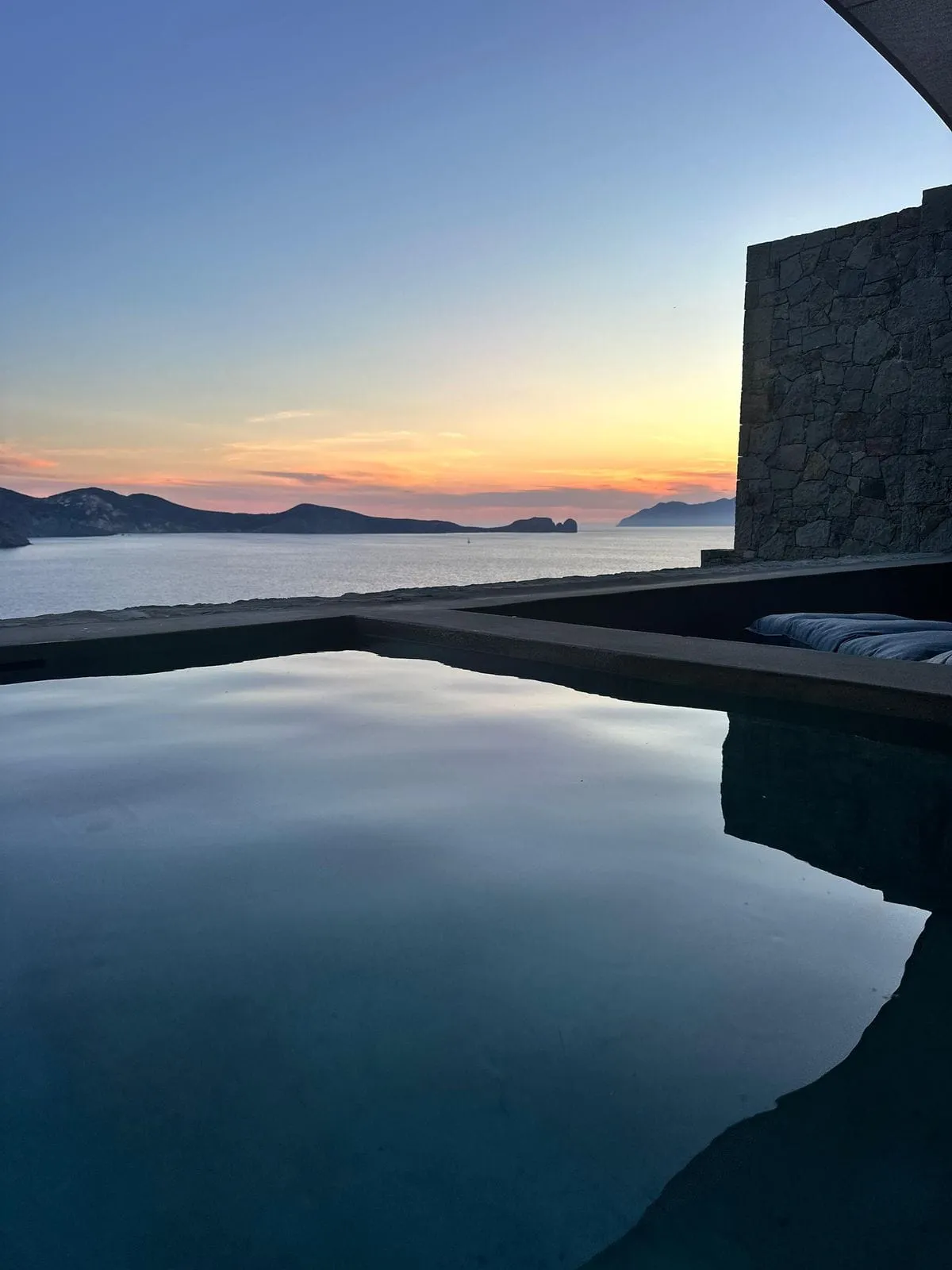 Echoes Exclusive Pool Suite
