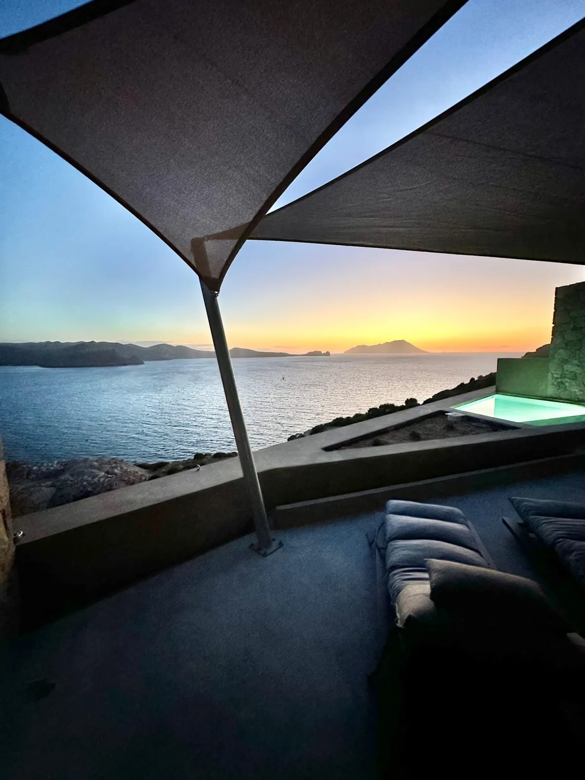 Echoes Exclusive Pool Suite