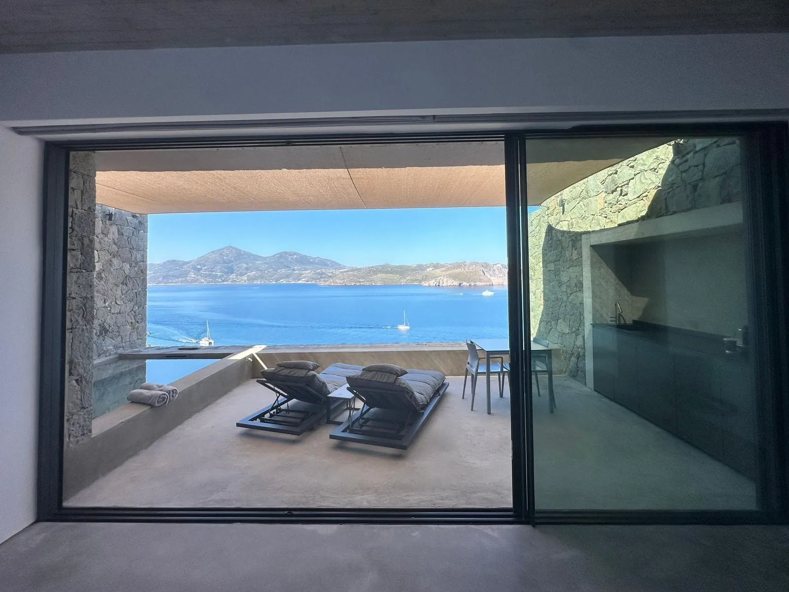 Echoes Exclusive Pool Suite