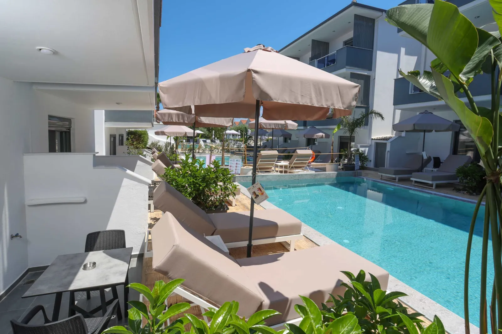 Apartment Pool Front