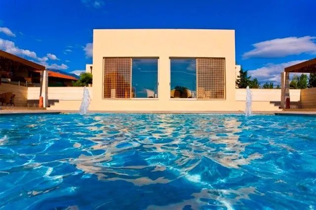 Superior Sea/Pool View