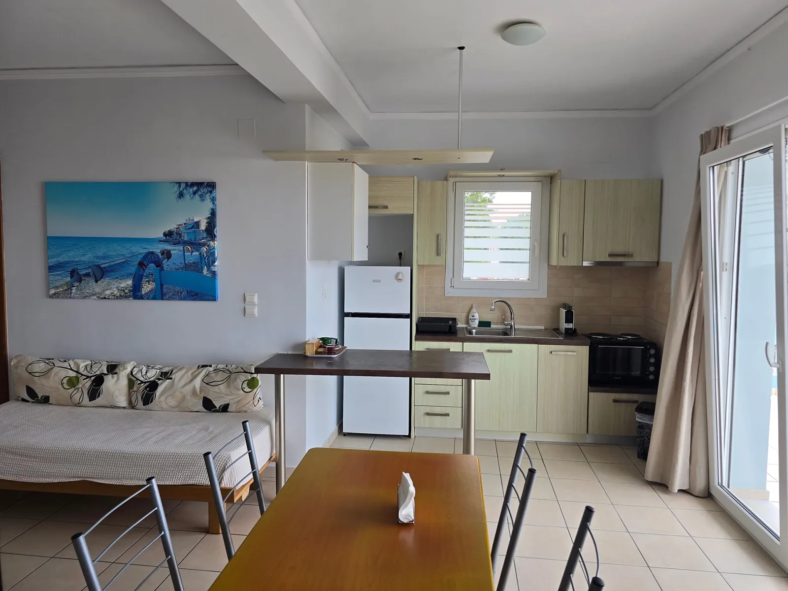 Ground Floor 2BR Apartment with Sea View &amp; Balcony