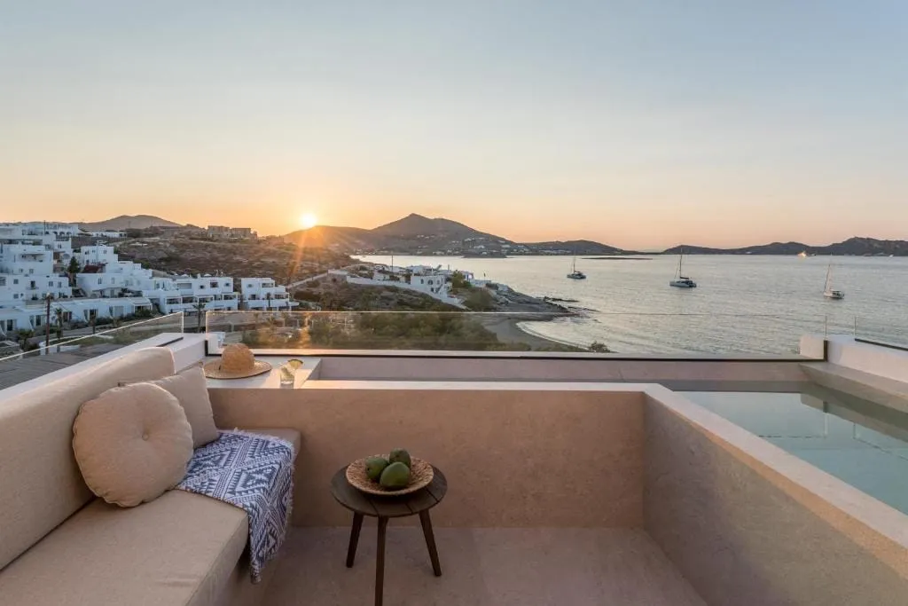 Τwo-Bedroom Signature Suite with Dual Outdoor Hot Tubs & Sea View