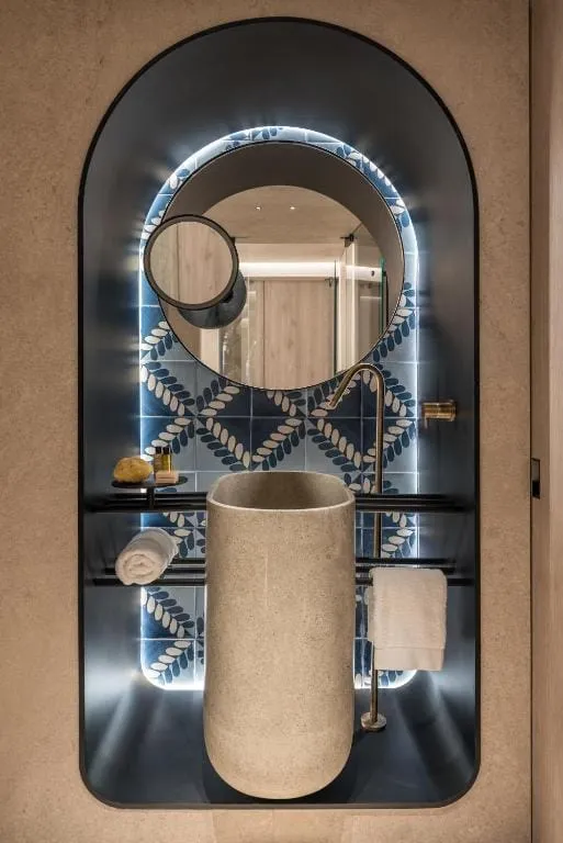 Τwo-Bedroom Signature Suite with Dual Outdoor Hot Tubs & Sea View