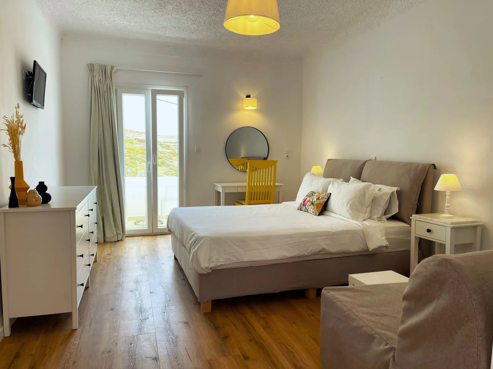 Room // Pool & Sea View