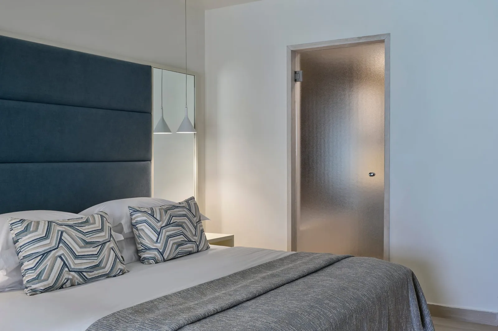 Premium Double Swim-up Room Inland View