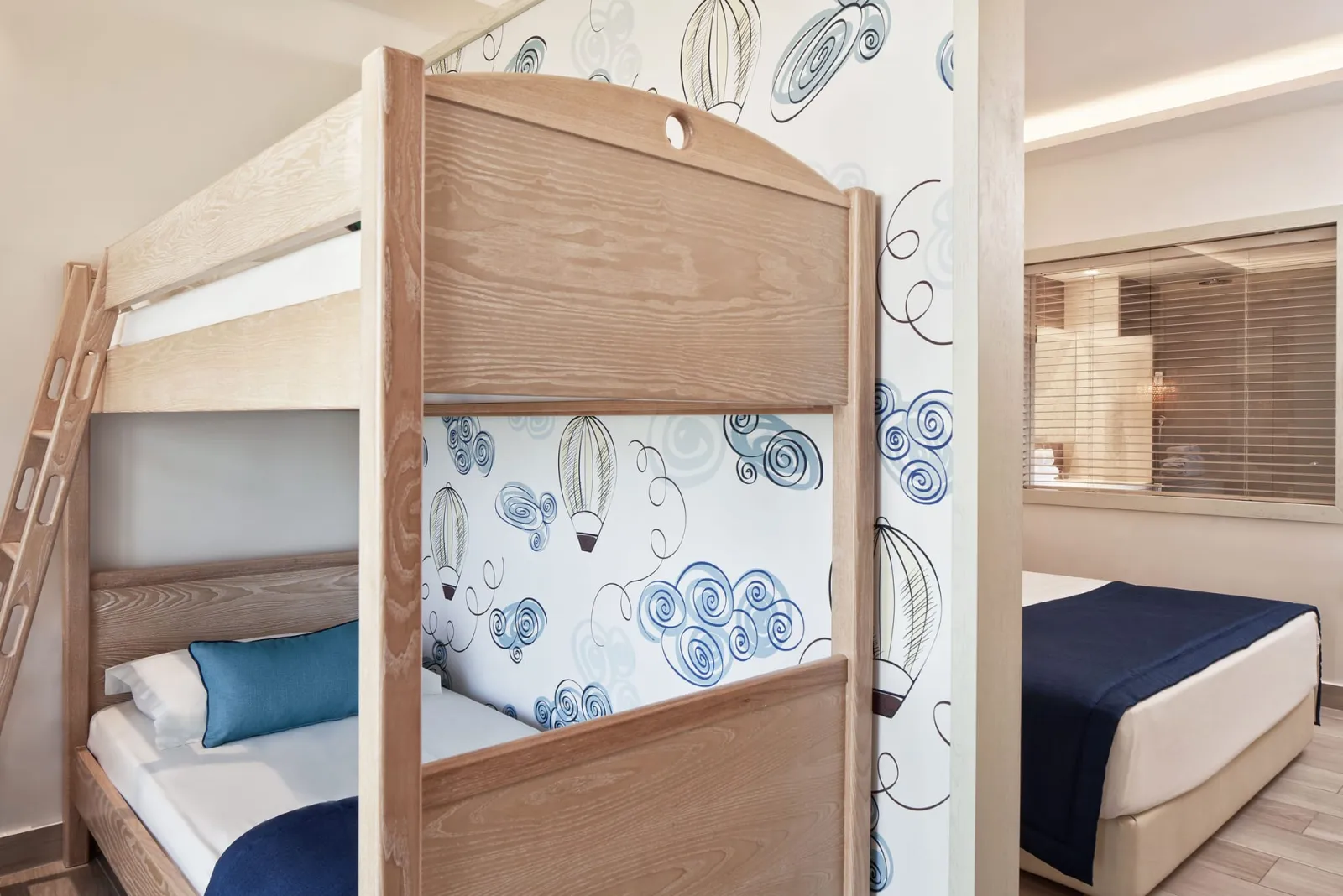 Family Room Sea View (Bunk Beds)
