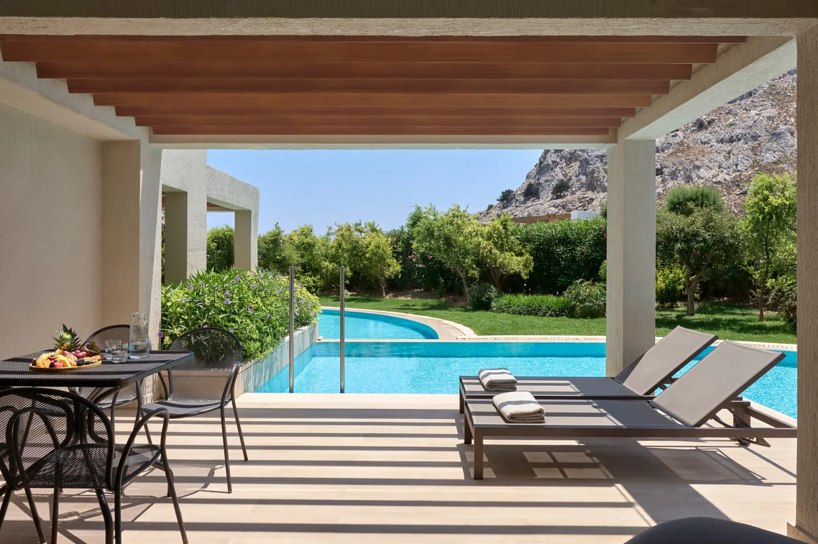 Premium Family Room Sliding Door Swim Up Inland View