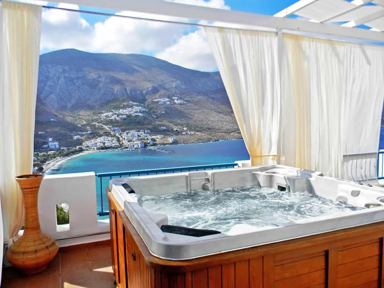 Deluxe Room with Outdoor Jacuzzi