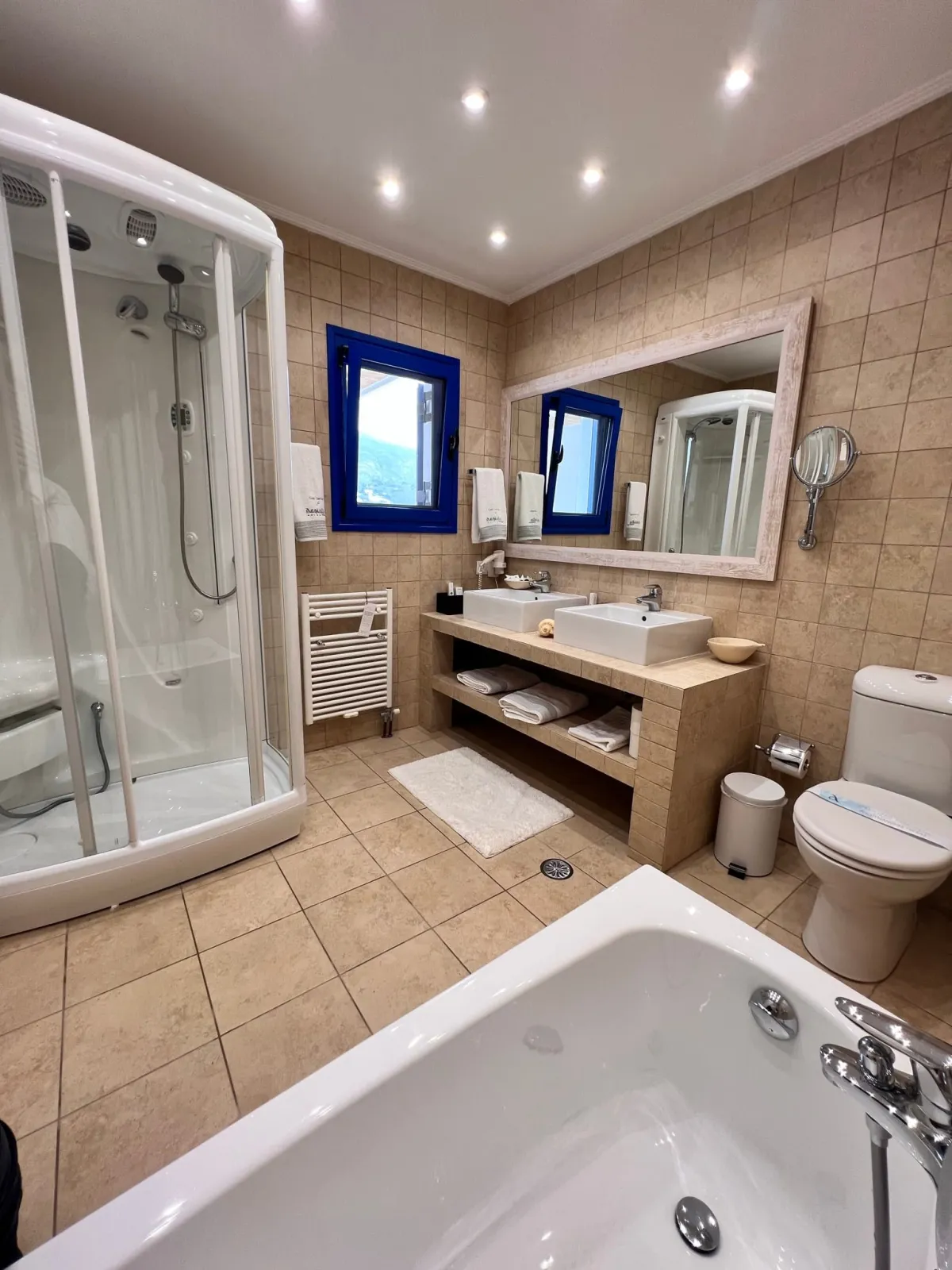 Deluxe Room with Outdoor Jacuzzi