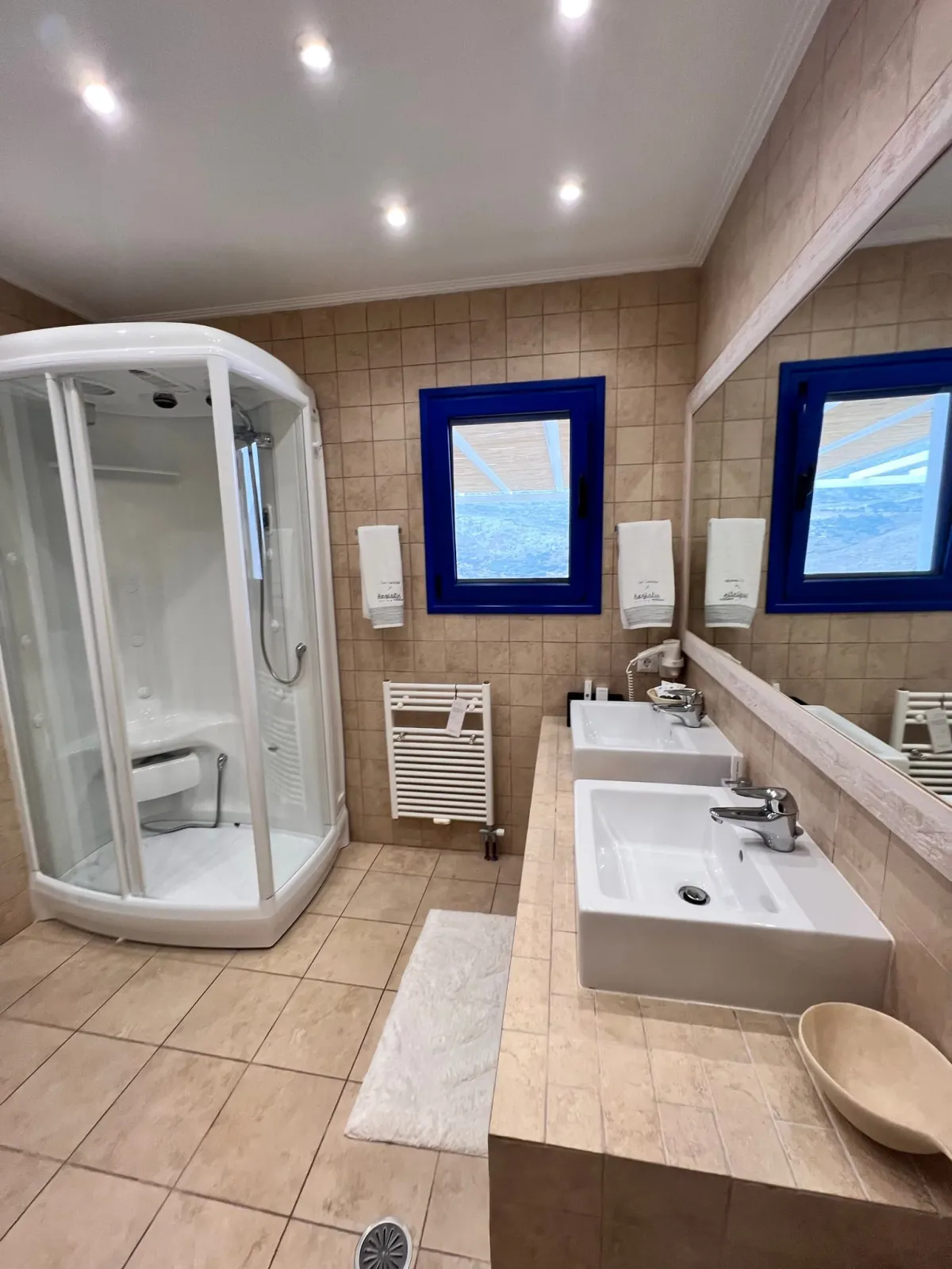 Deluxe Room with Outdoor Jacuzzi