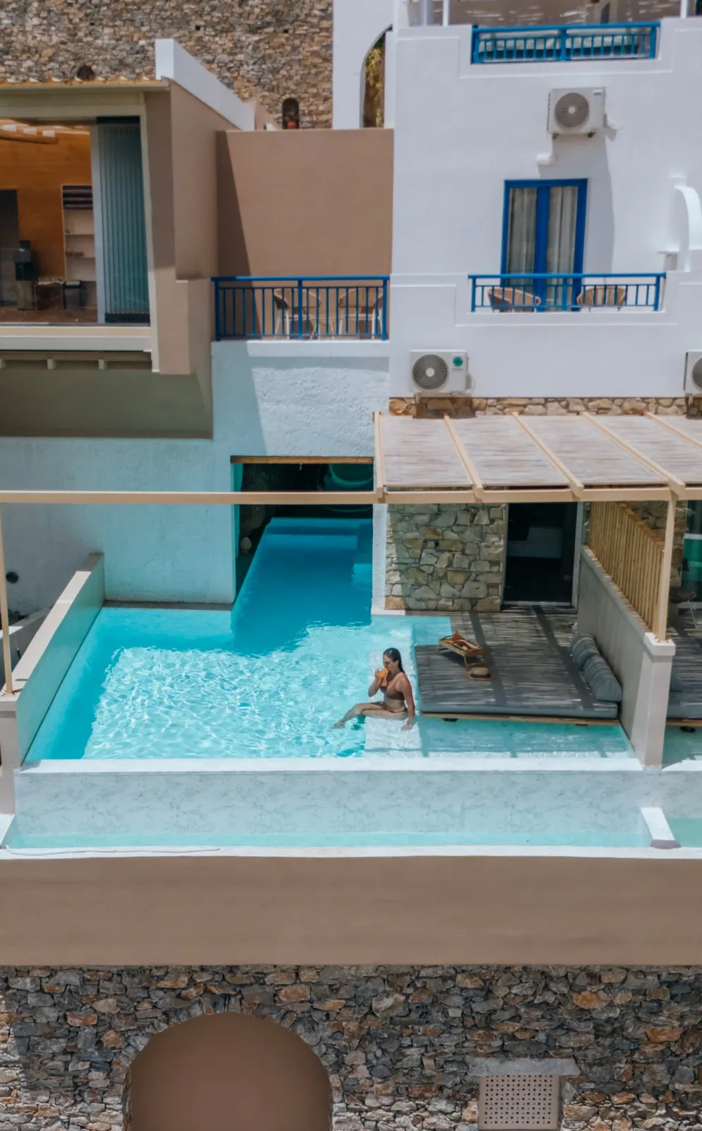 Deluxe with Cave Pool