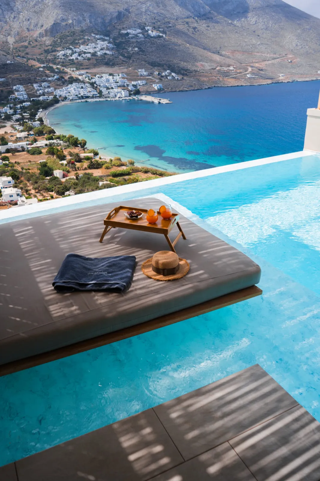 Deluxe with Cave Pool