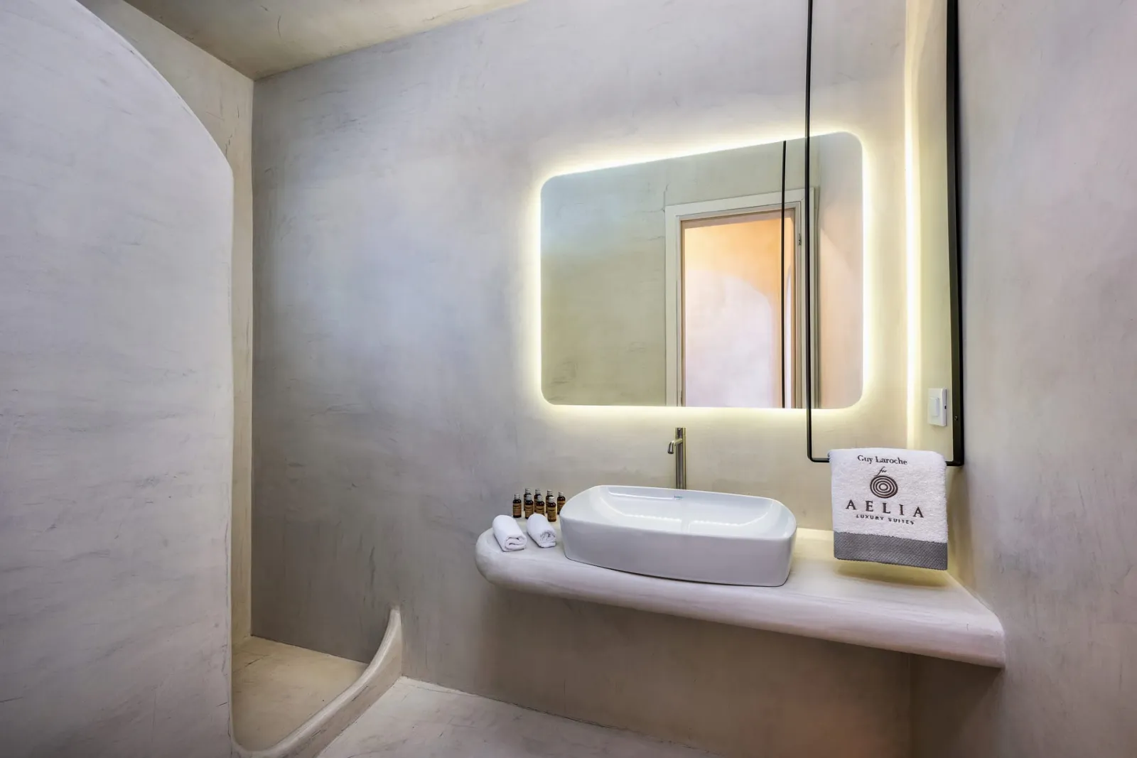 Elegant Family Suite Sea or Pool View