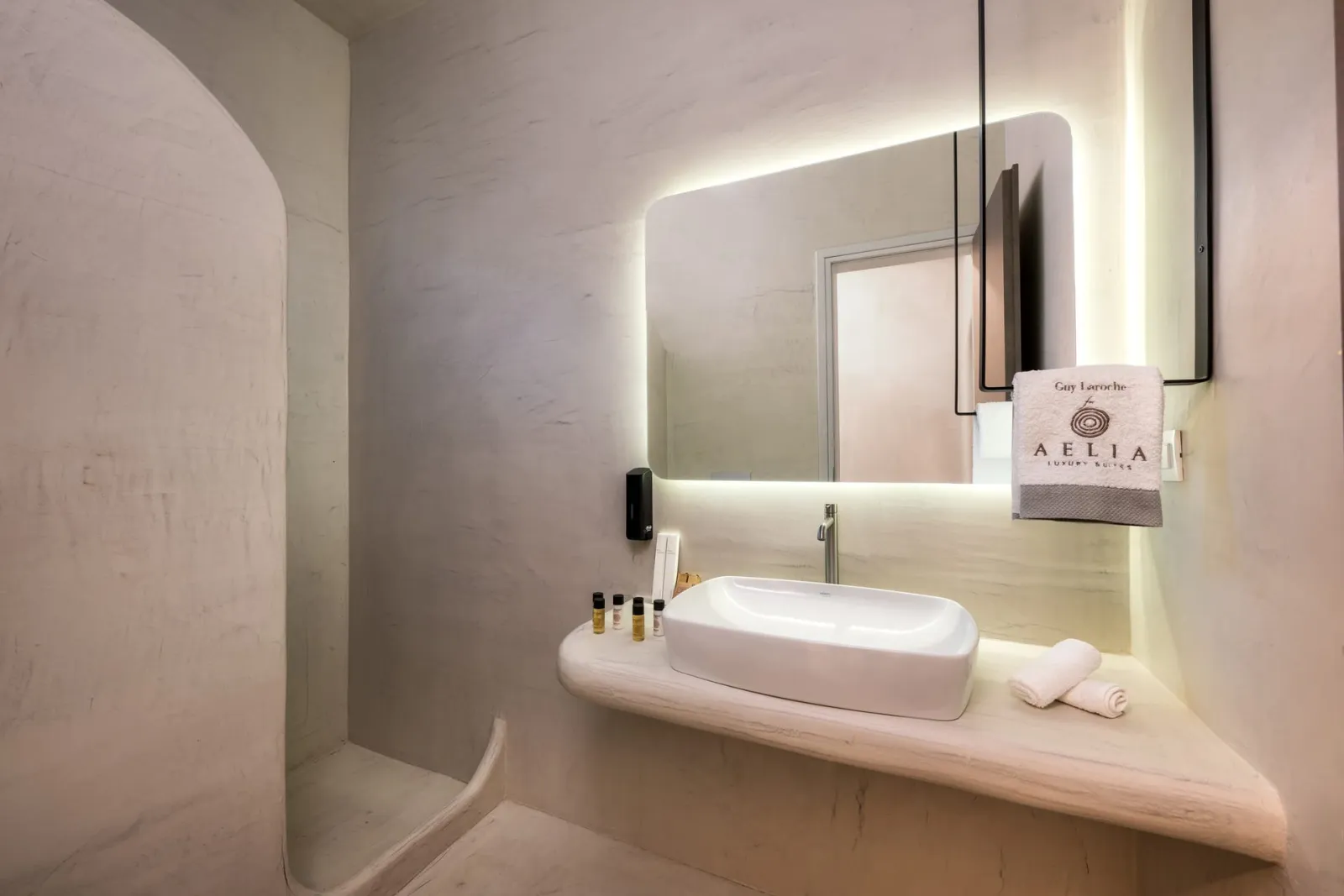 Elegant Family Suite Sea or Pool View