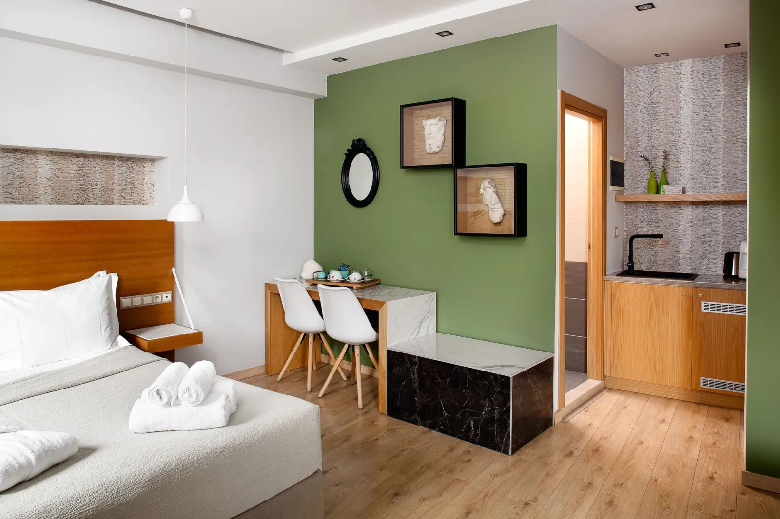 Quadraple Room (2 Adults + 2 Children)