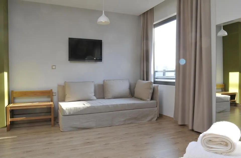 Quadraple Room (2 Adults + 2 Children)