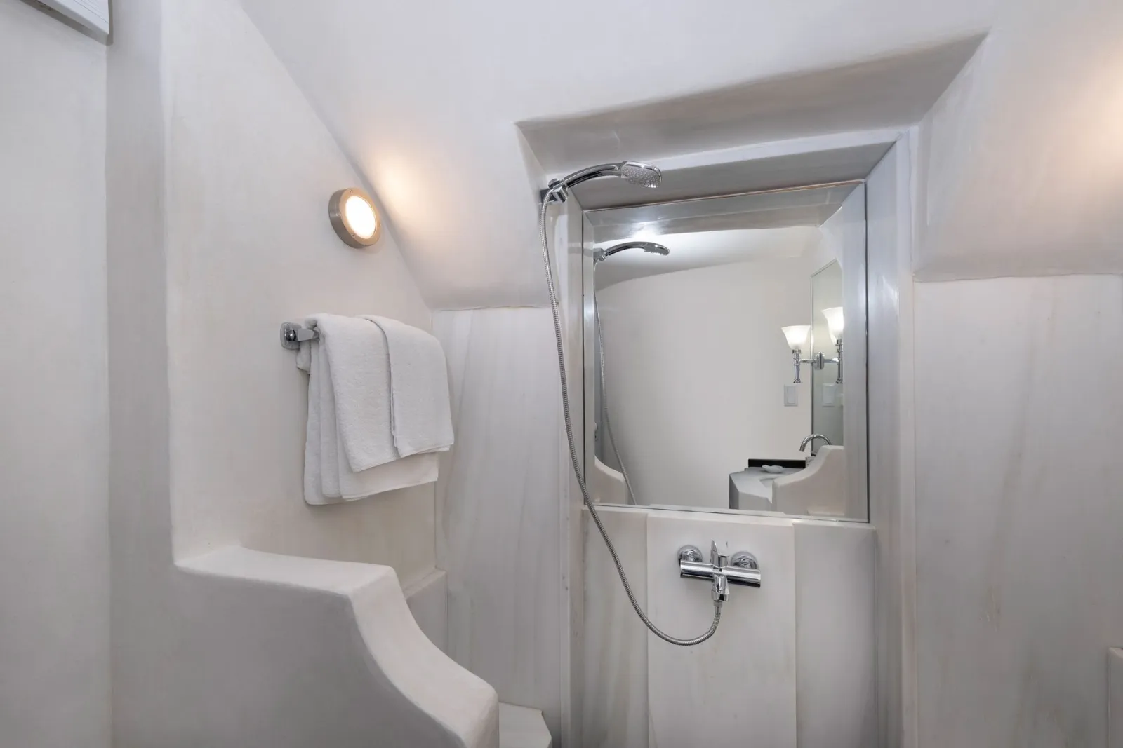 Authentic Santorinia Residence (Family)