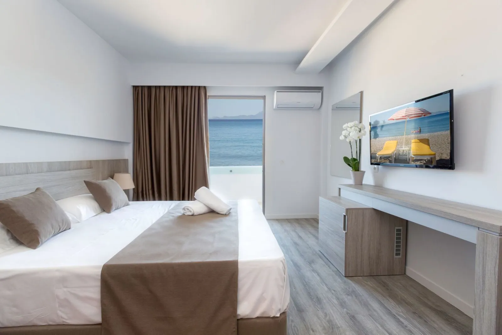 One Bedroom Suite with Sea View