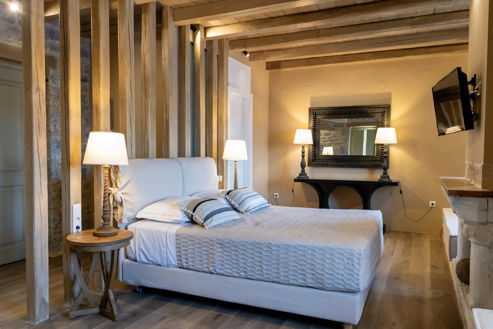 Queen Suite with Panoramic Sea View