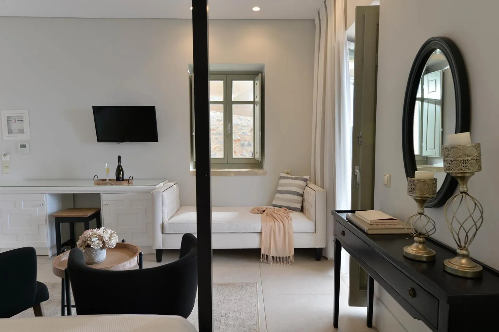 Junior Suite Panoramic Sea View &amp; Outdoor Heated Jacuzzi