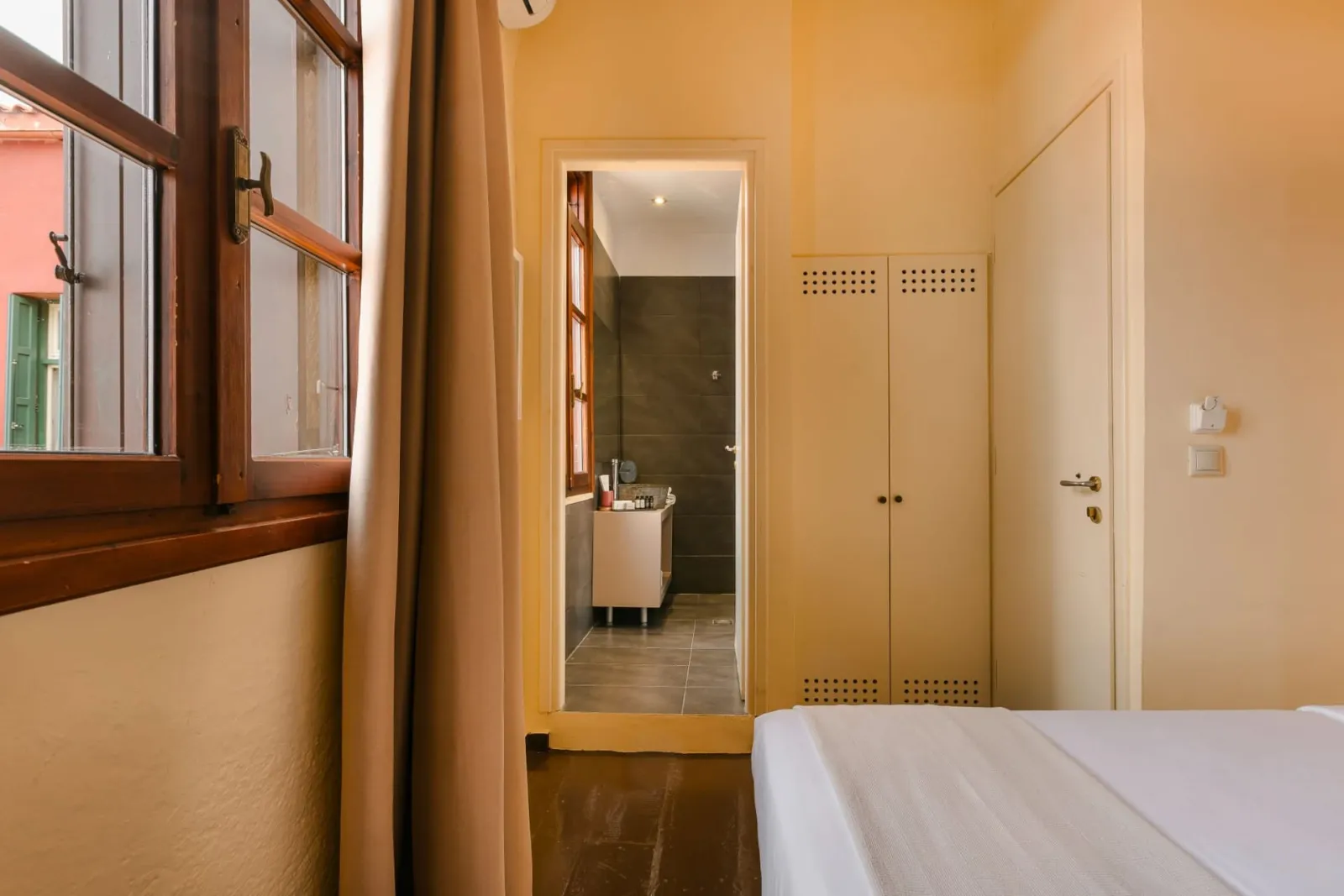 Double Room for Single Use