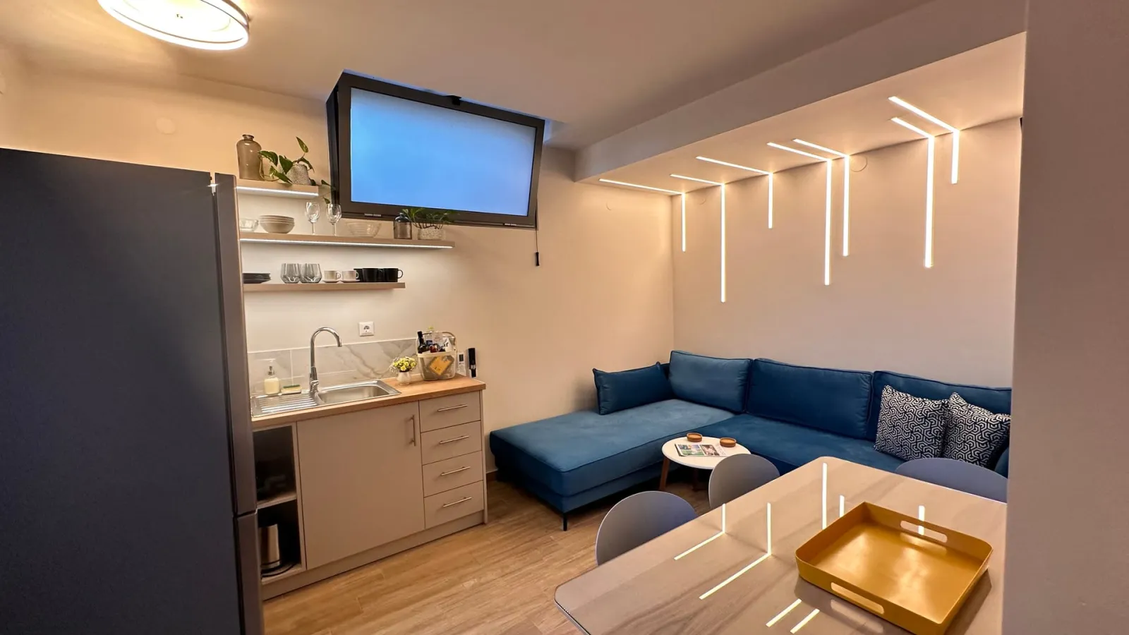 Deluxe Semi- Basement 2-Bedroom Apartment