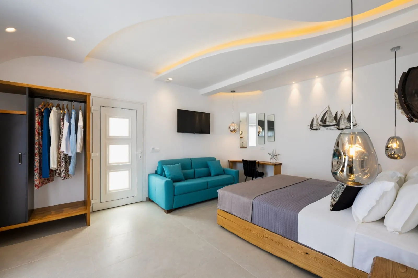 Queen Suite with Spa Tub