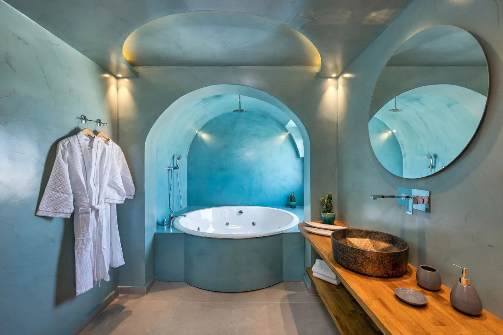 Queen Suite with Spa Tub