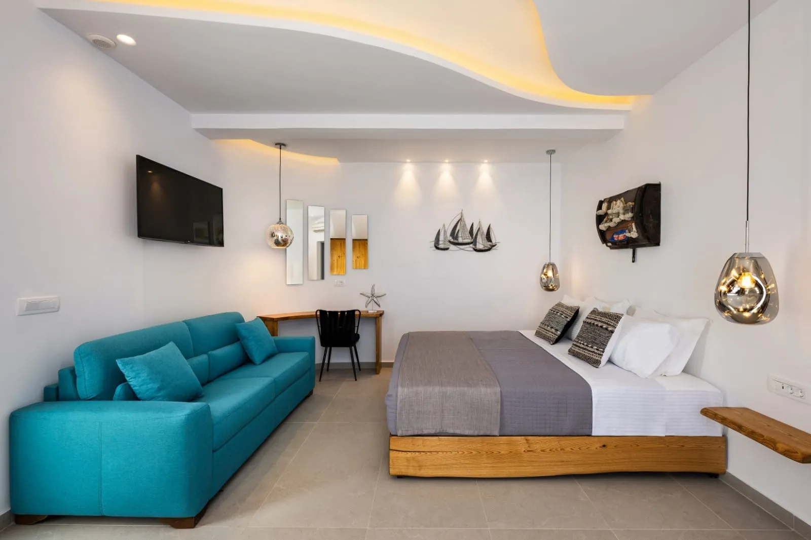 Queen Suite with Spa Tub