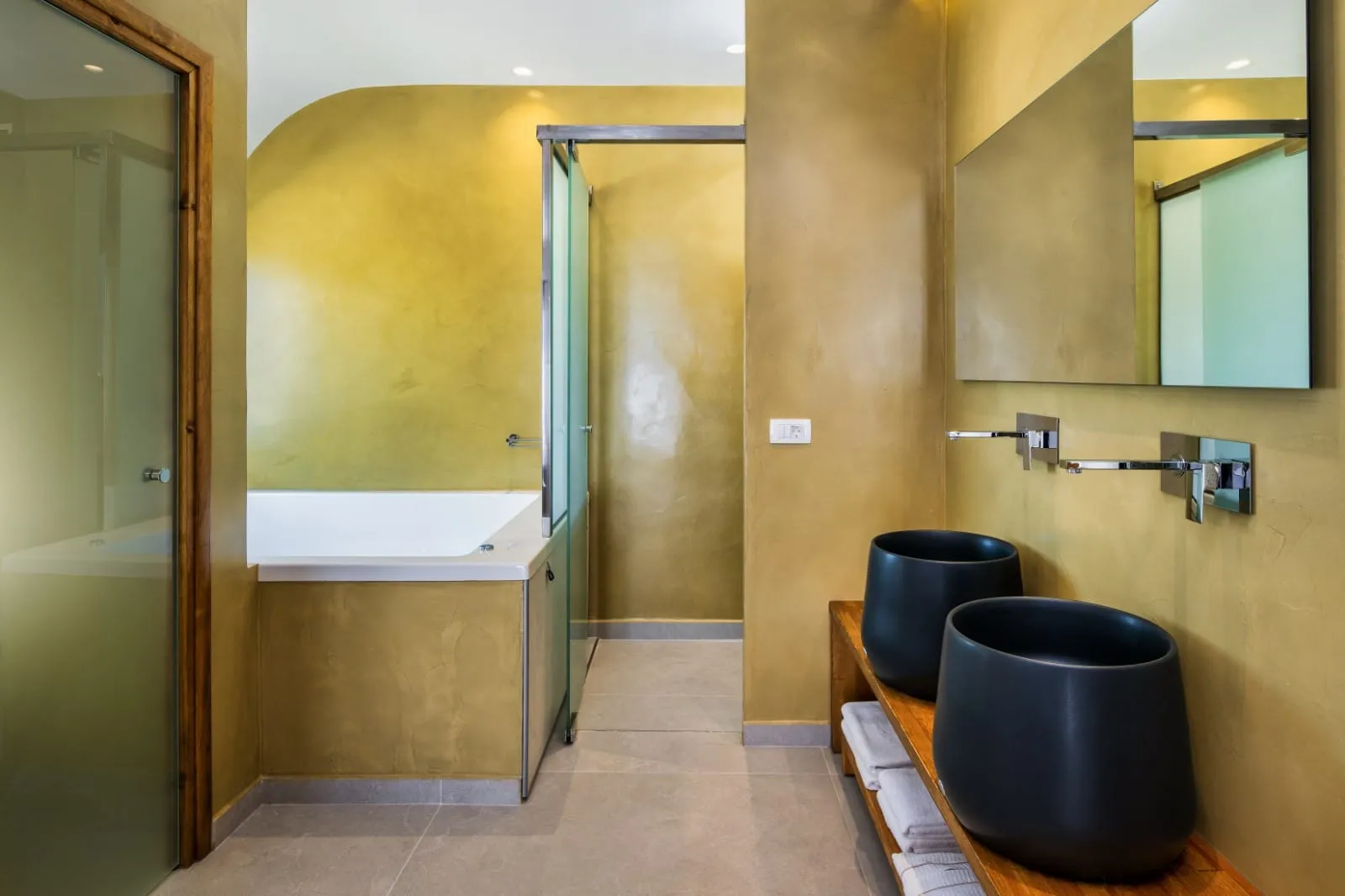 King Suite with Spa Bath