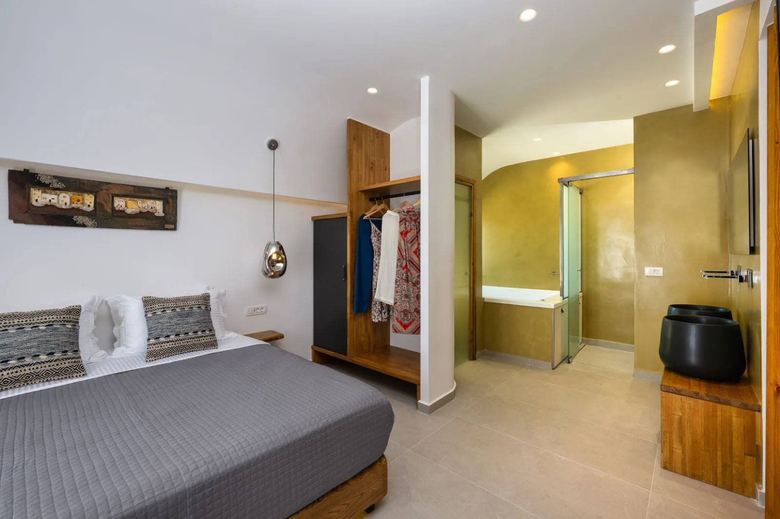 King Suite with Spa Bath