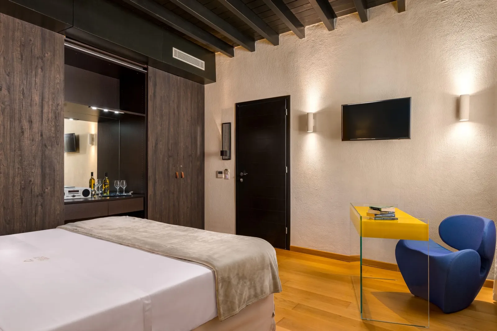 Junior Suite with Shower and Hydro Jets | Orpheus