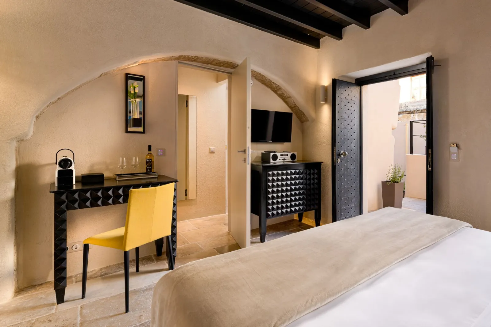 Vip Suite with Private Hot Tub in Patio | Andromeda
