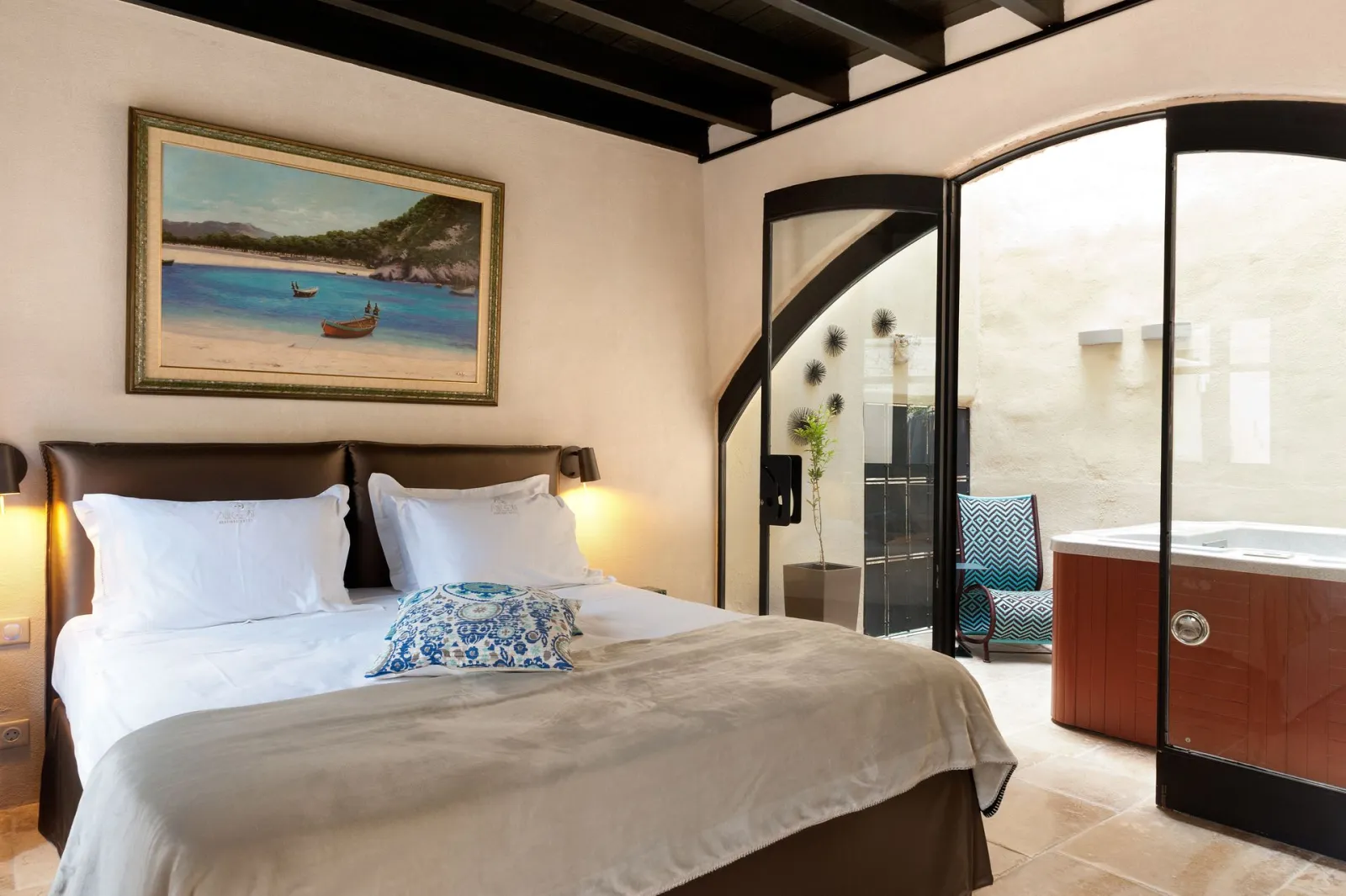 Vip Suite with Private Hot Tub in Patio | Andromeda