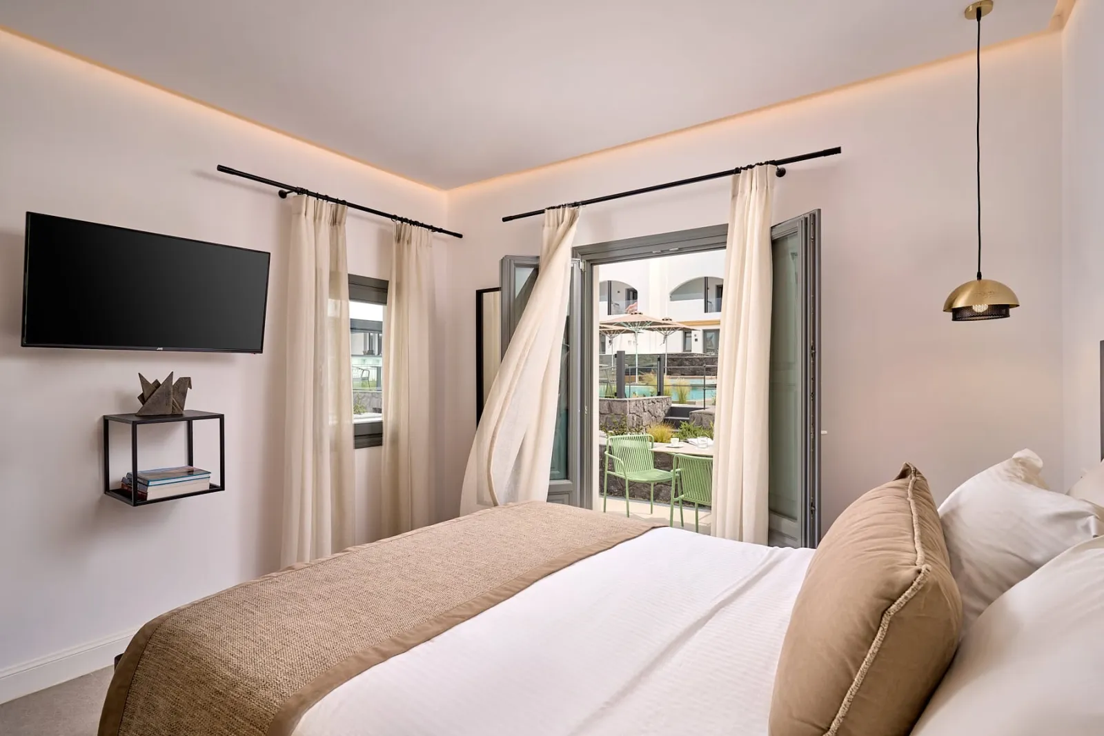 Superior Suite with Hot Tub &amp; Pool View