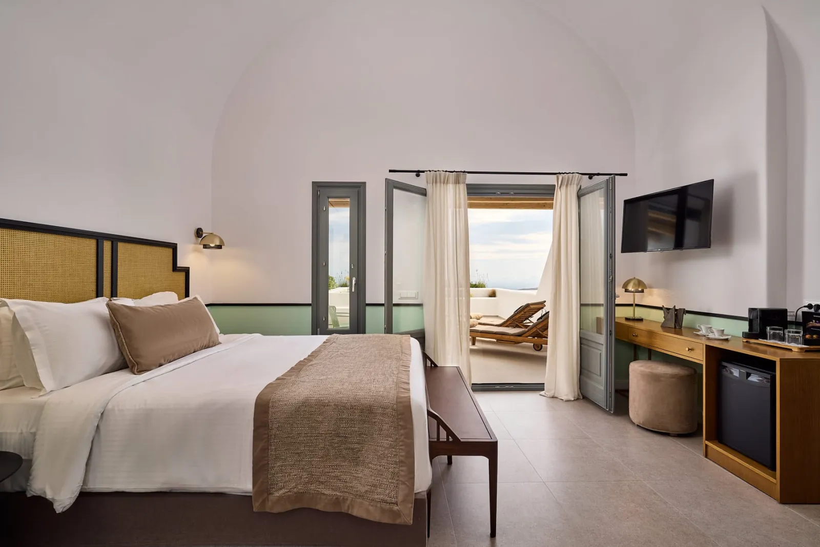 Honeymoon Suite with Heated Plunge Pool & Sea View