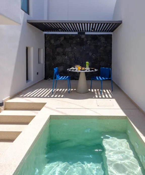 Sokaki Residence with Plunge Pool