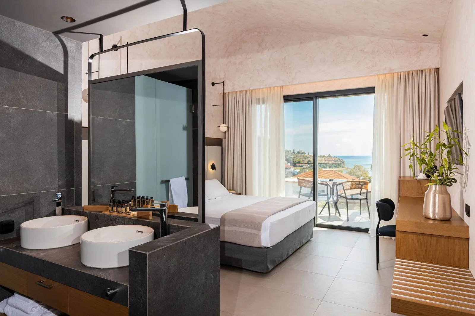 Deluxe Double Room with Side Sea View