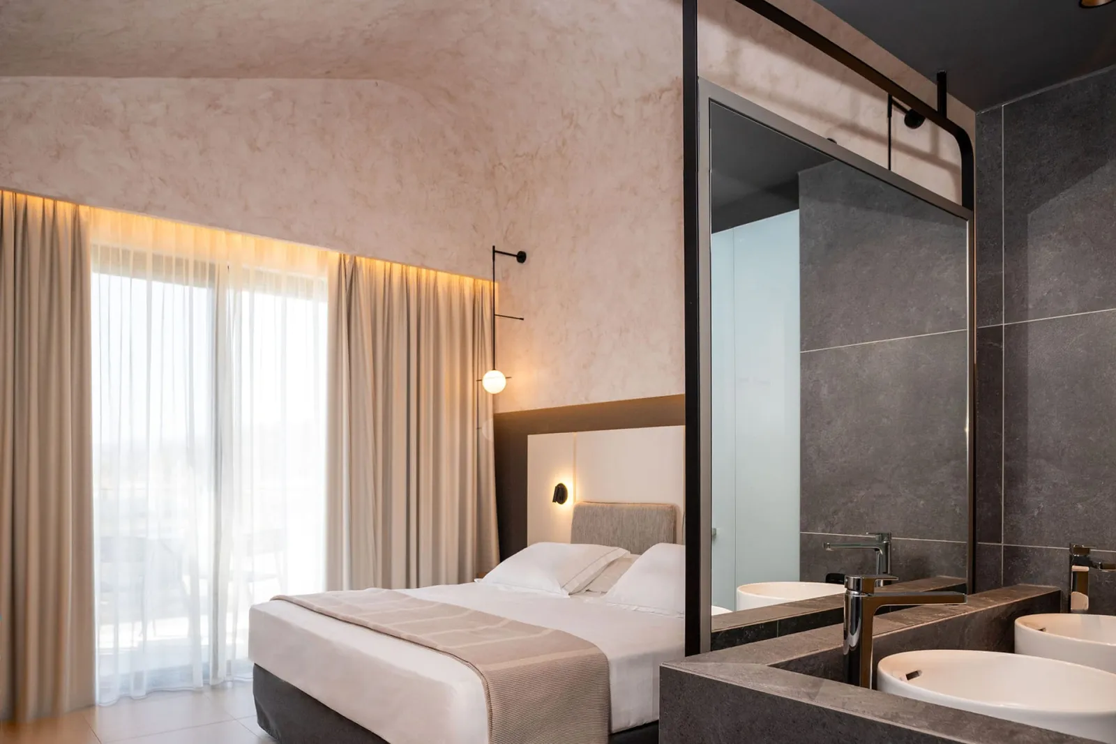 Deluxe Double Room with Side Sea View