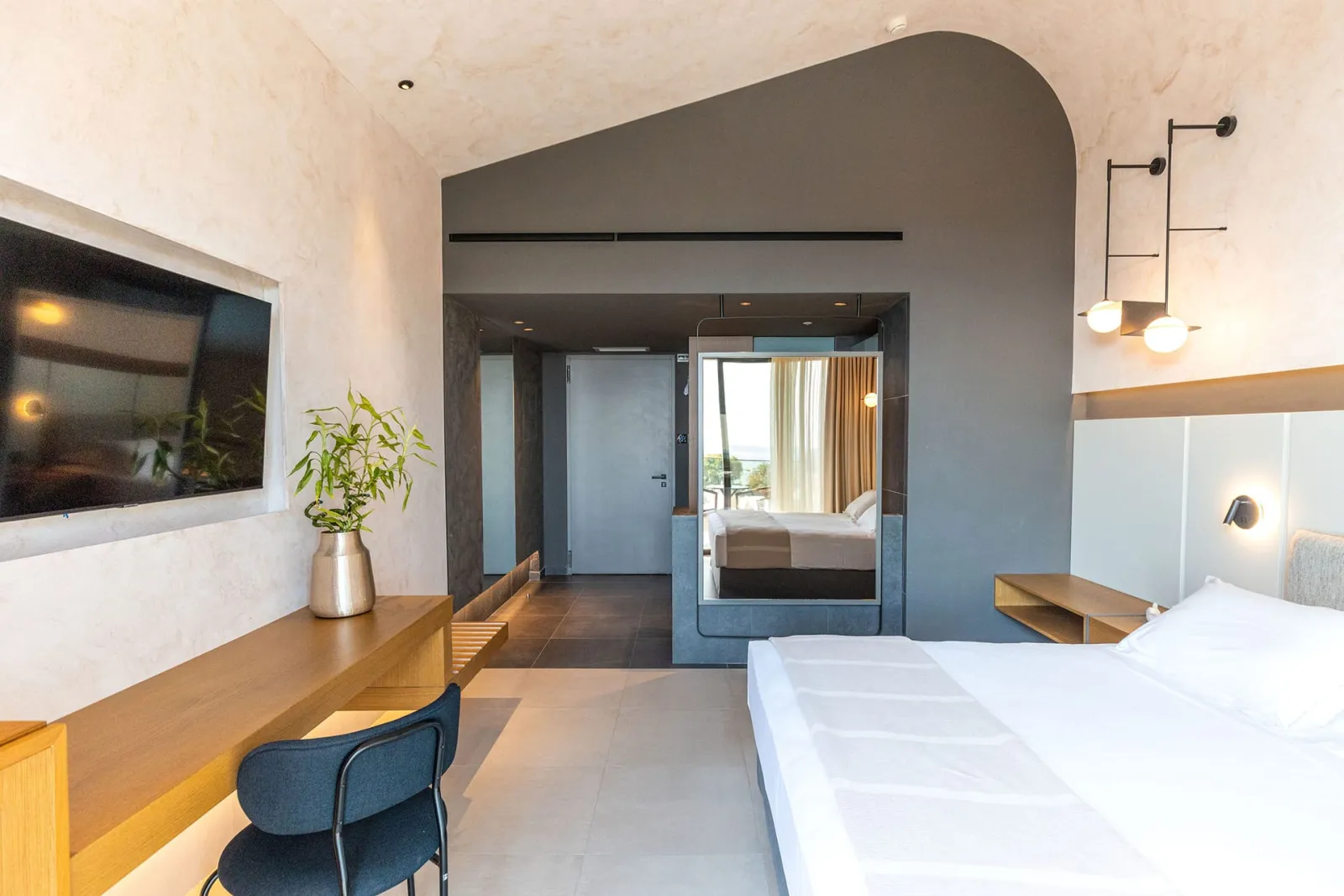 Deluxe Double Room with Side Sea View