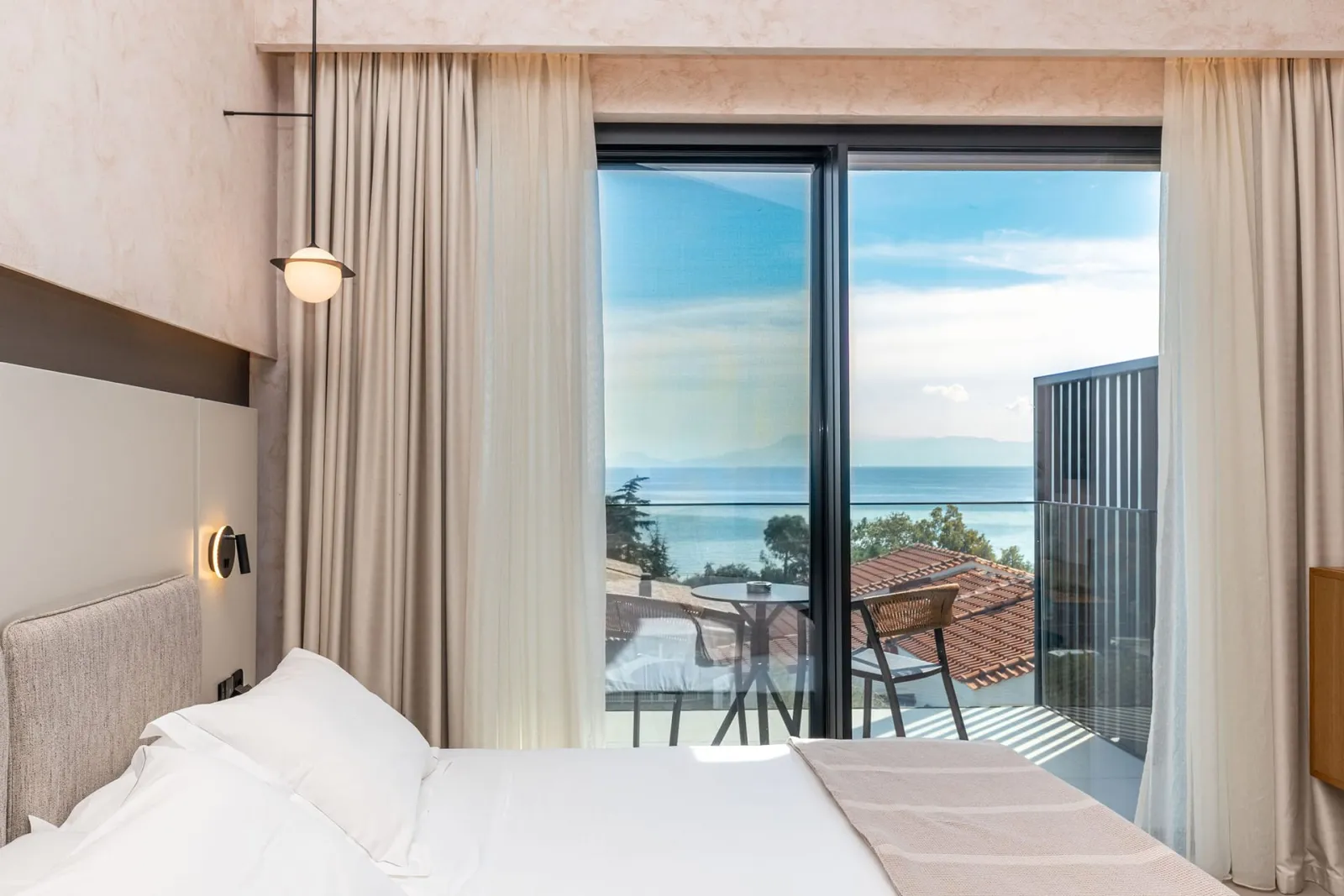 Deluxe Double Room with Side Sea View