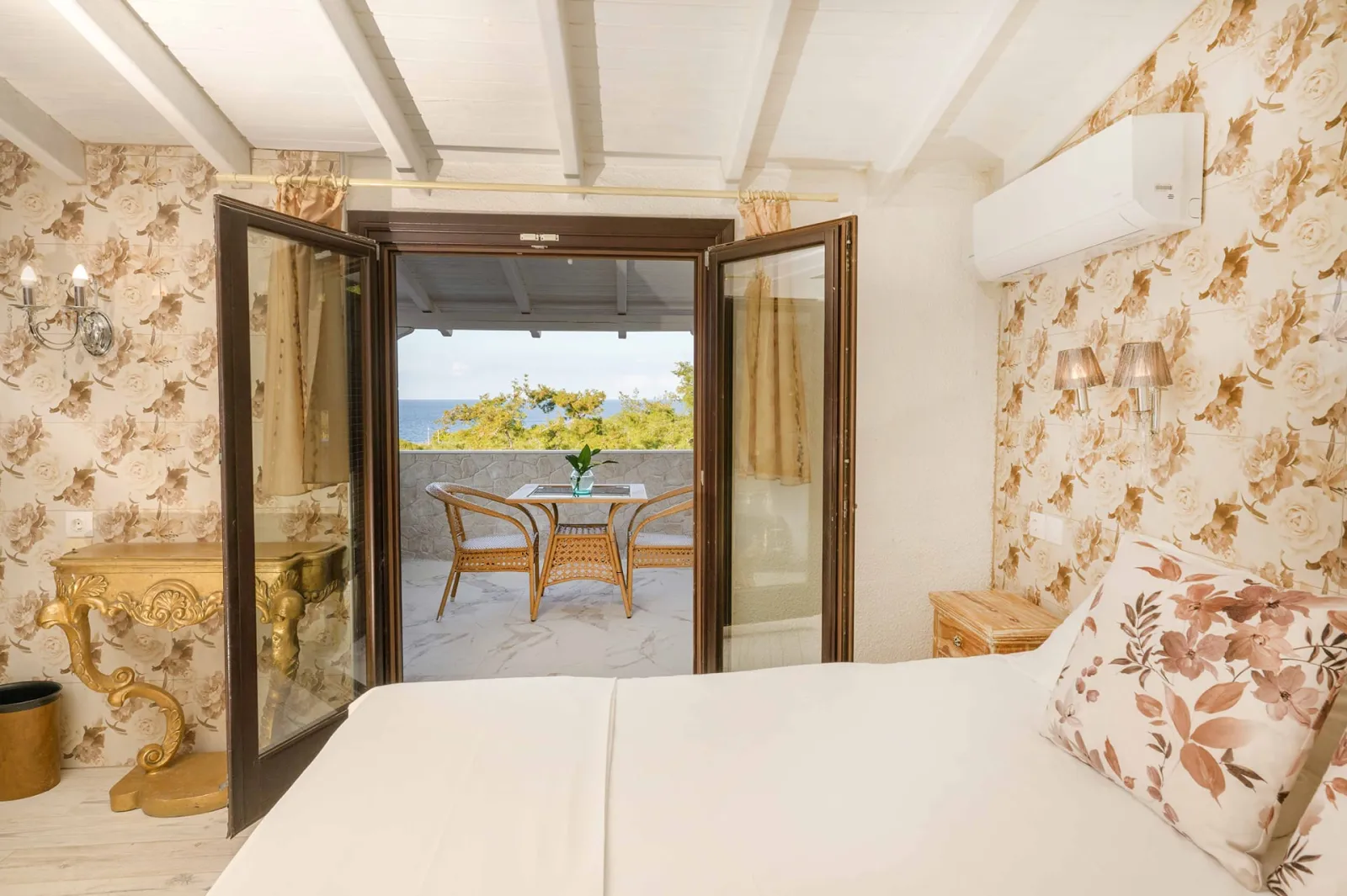 Deluxe Triple Room with Sea View